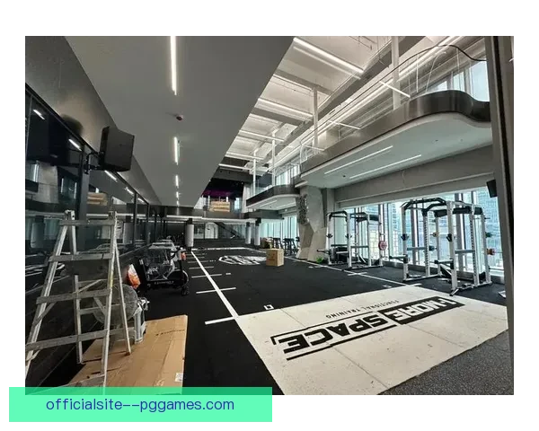 哈兰德健身房刻苦训练力量展现超强体能状态